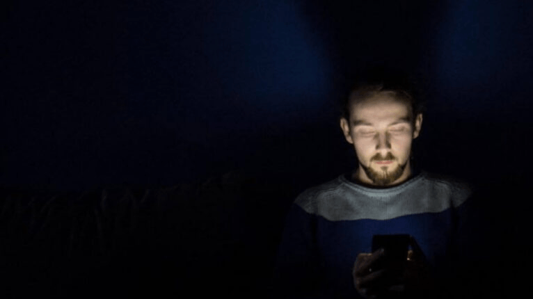 Jak niebieskie światło wpływa na wzrok?